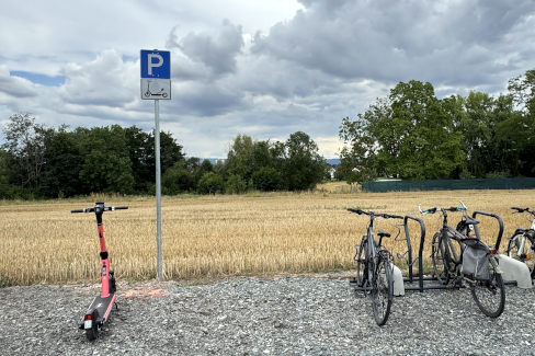 E-Scooter-Parkplatz am Bahnhof Berkersheim