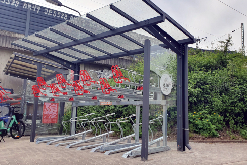 DB bike+ride Doppelstockparker am Lokalbahnhof