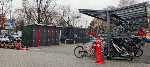 Fahrradparken am Bahnhof in Ffm-Höchst
