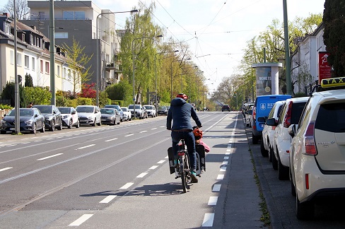 Sicherheitstrennstreifen Franz Rücker Allee