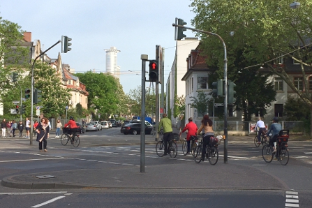 Radverkehr am Otto Hahn Platz