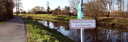 Hinweisschild am Radweg: Wegesanierung erfolgt im Frühjahr 2014