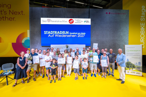 STADTRADELN 2026 - großes Gruppenfoto mit vielen Menschen