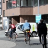Radfahrer im Kreisel – vergrößerte Ansicht wird in Lightbox angezeigt